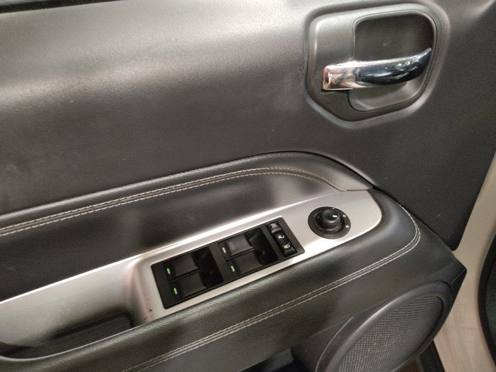 Used 2017 Jeep Compass High Altitude image 27