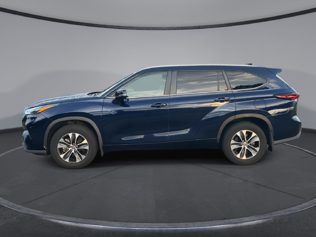 Used 2024 Toyota Highlander XLE FWD image 5