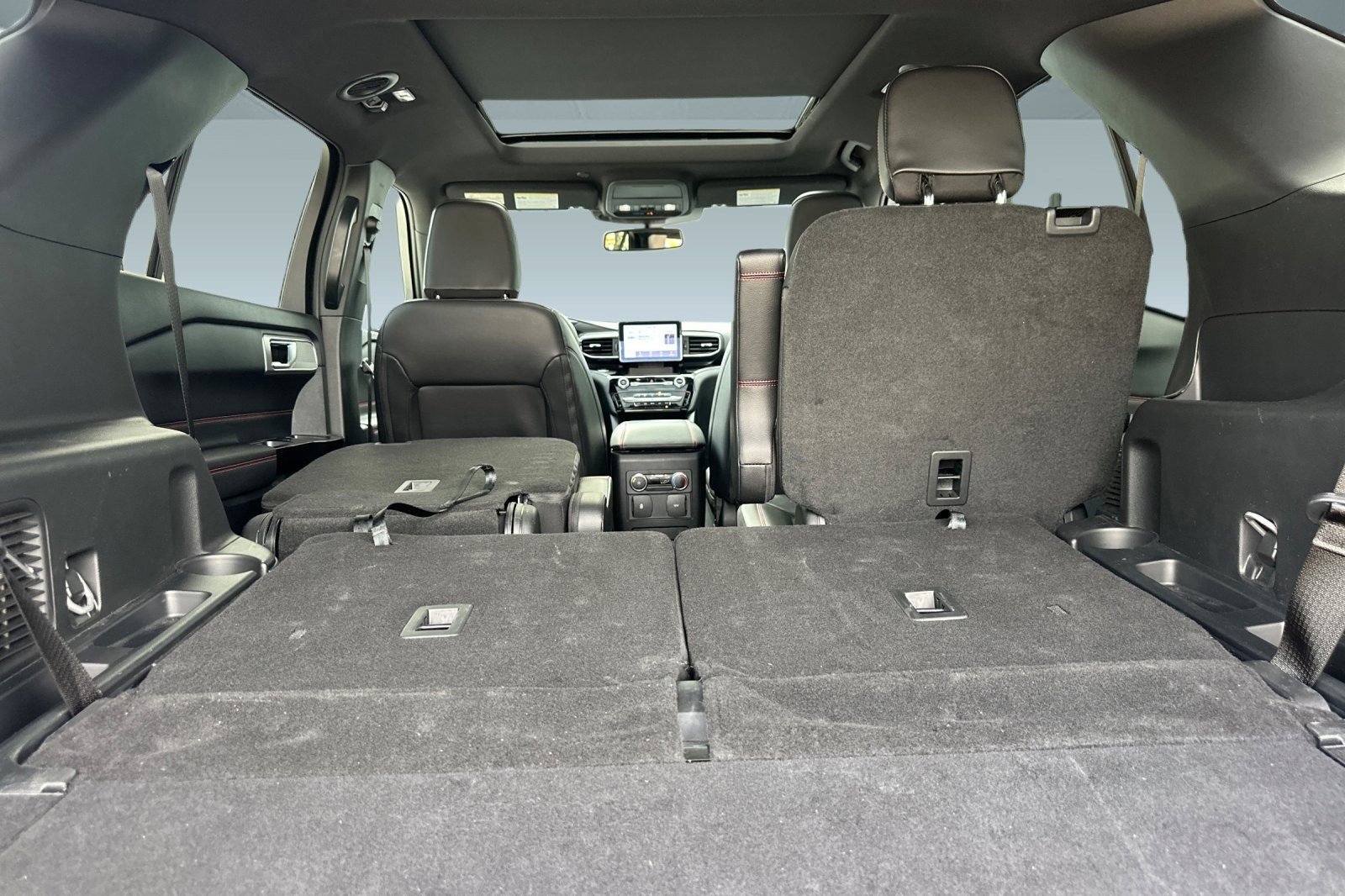 Used 2023 Ford Explorer ST-Line w/ Class IV Trailer Tow Package image 31