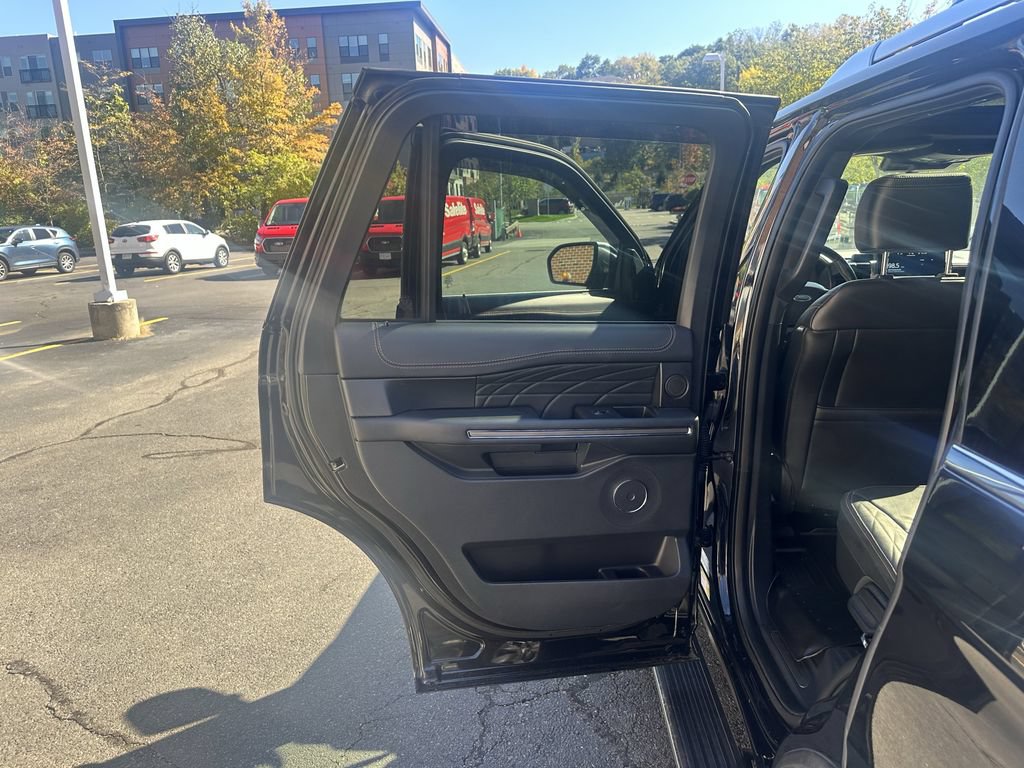 Used 2022 Ford Expedition Platinum AWD/4WD image 15