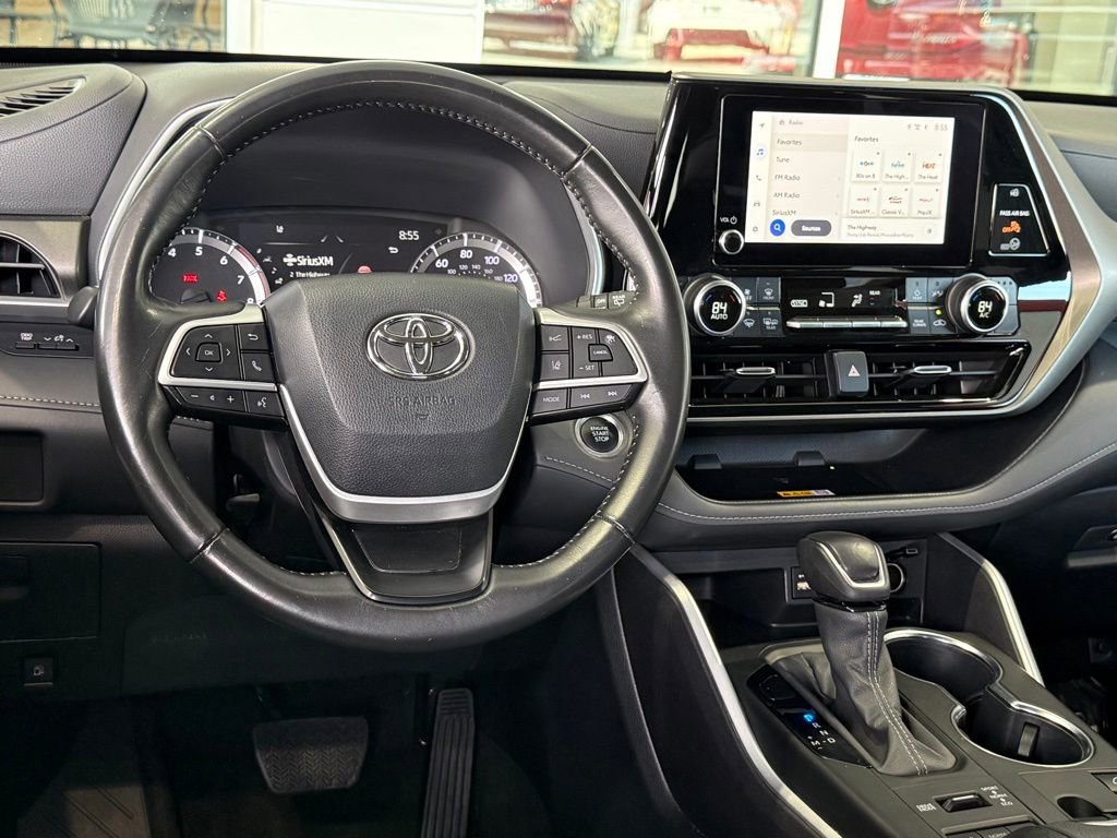 Used 2024 Toyota Highlander XLE AWD/4WD image 33