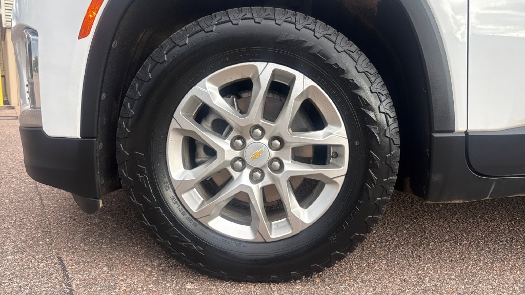 Used 2022 Chevrolet Traverse LS AWD/4WD image 16