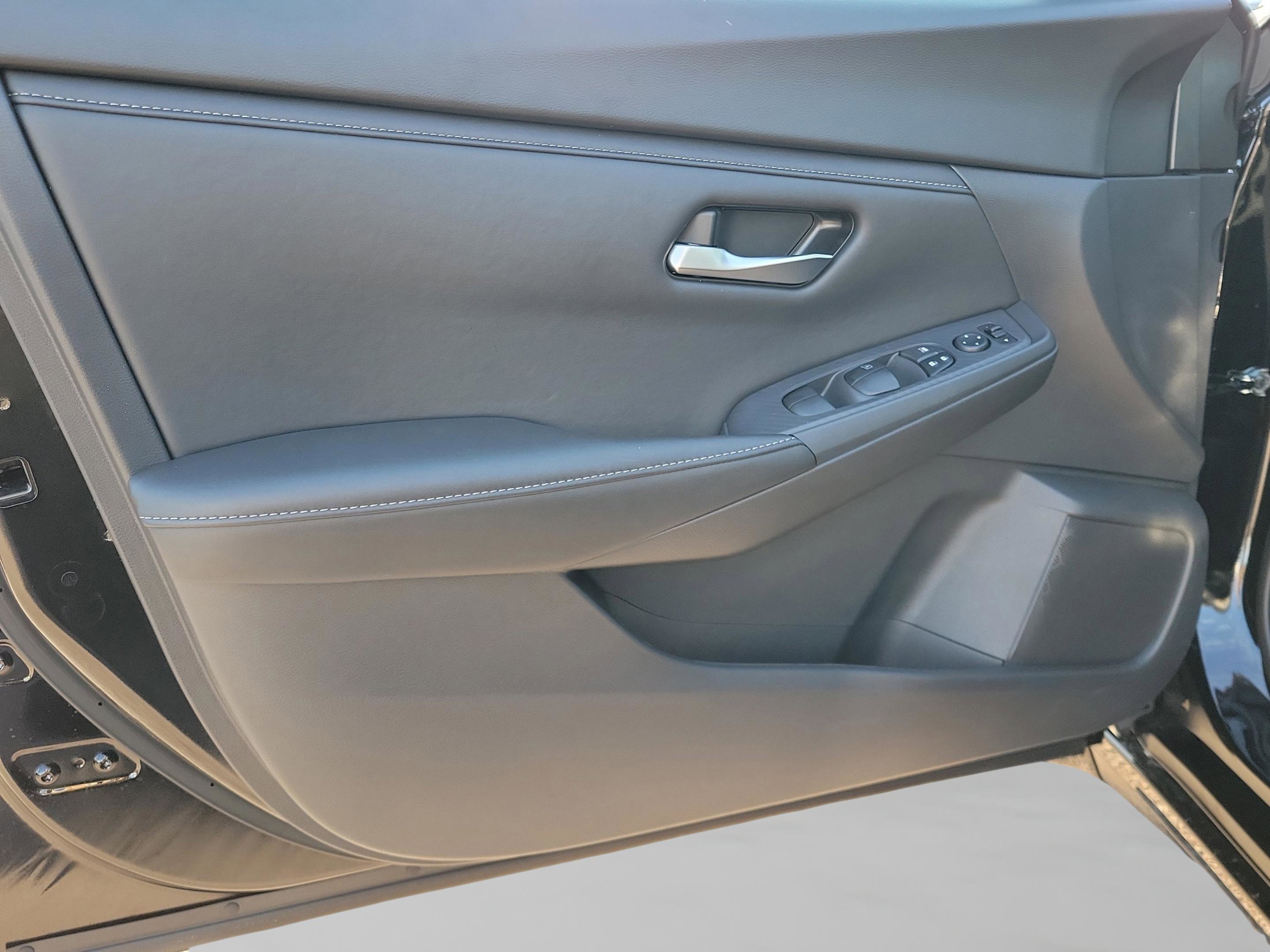 Certified 2025 Nissan Sentra SV image 18