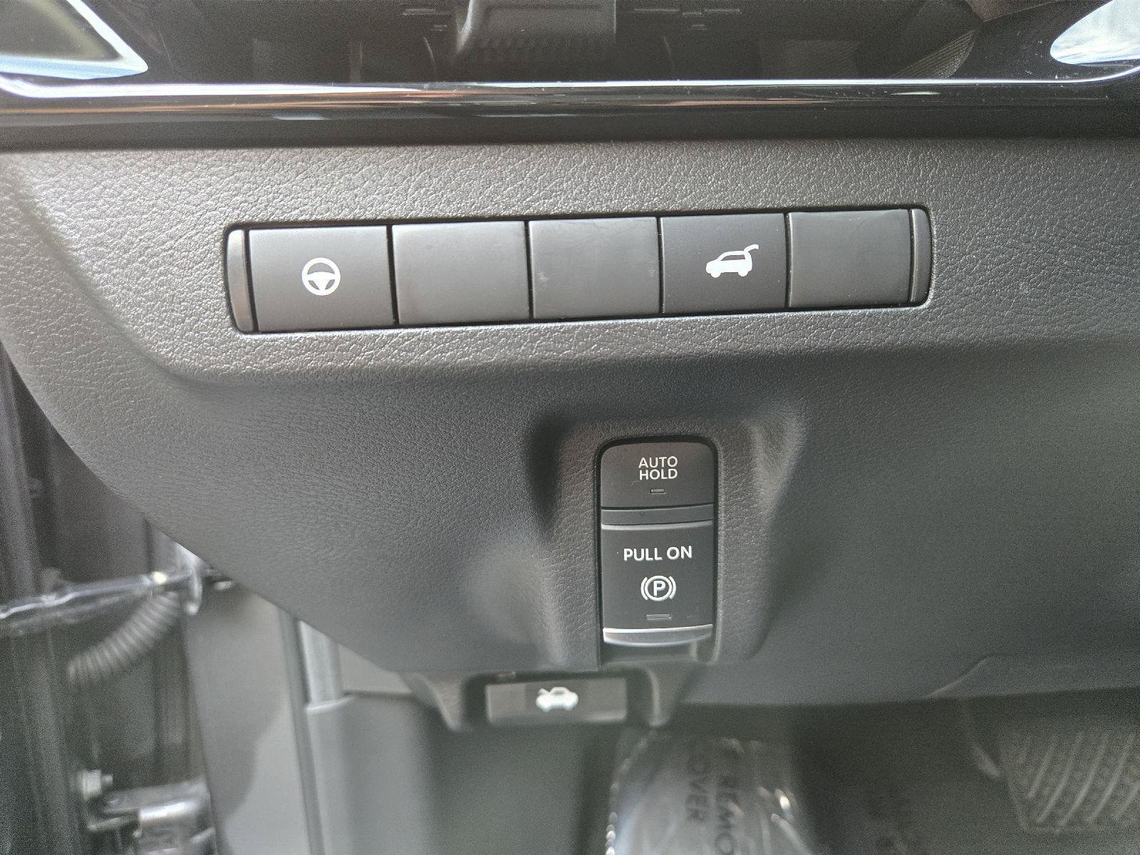 Used 2025 Nissan Murano SV AWD/4WD image 16