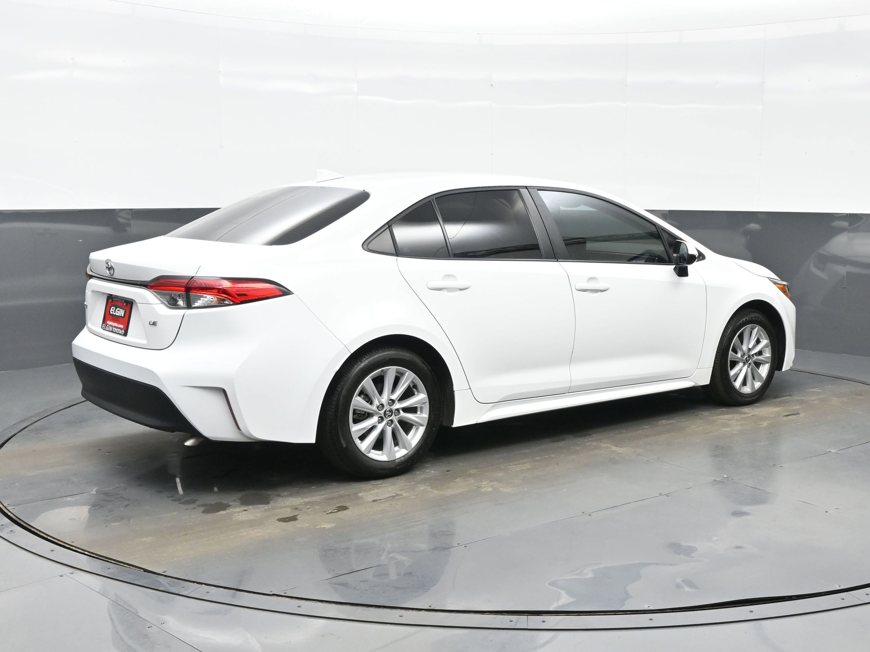 Used 2025 Toyota Corolla LE w/ LE Premium Package image 6