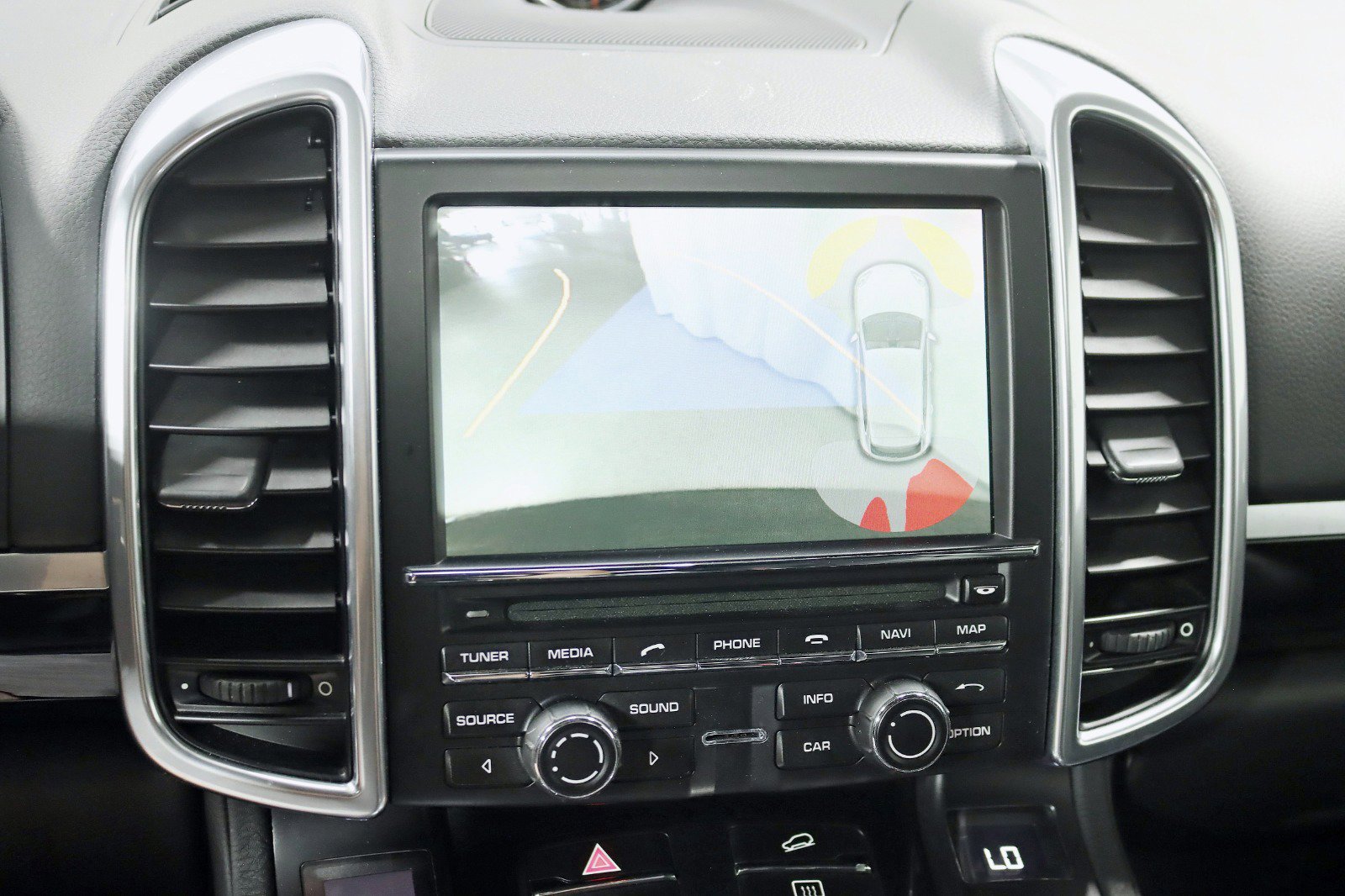 Used 2014 Porsche Cayenne Platinum Edition image 18