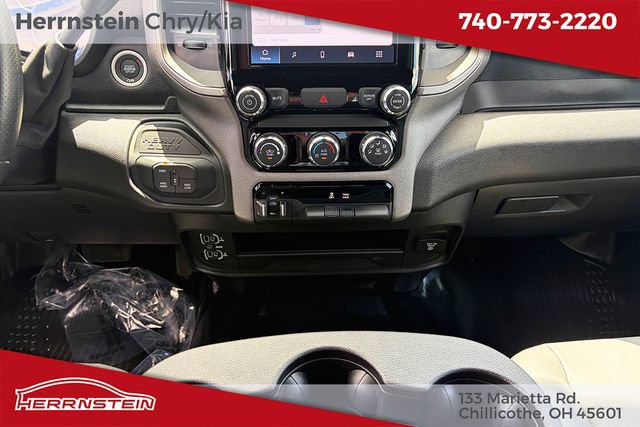 Used 2026 RAM 2500 Tradesman w/ Chrome Appearance Group AWD/4WD image 13