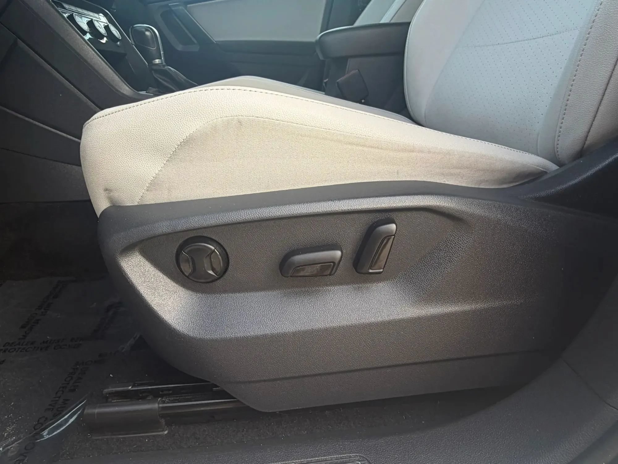 Used 2019 Volkswagen Tiguan SE FWD image 15