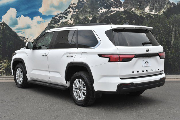 Certified 2025 Toyota Sequoia SR5 AWD/4WD image 9