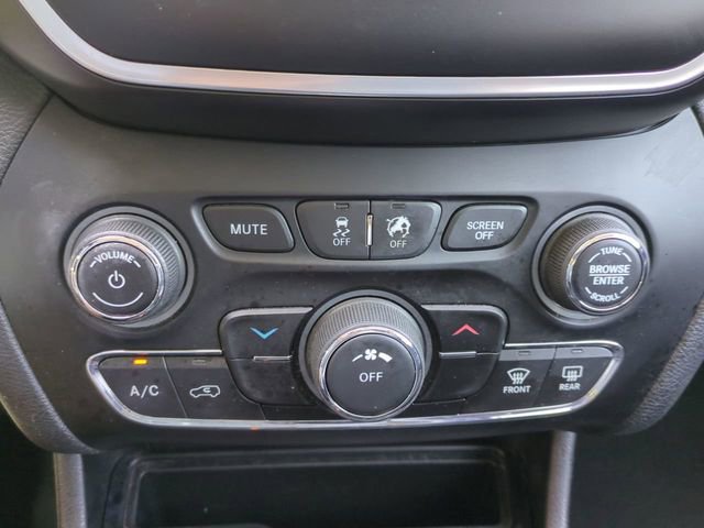 Used 2019 Jeep Cherokee Latitude w/ Popular Appearance Group FWD image 25