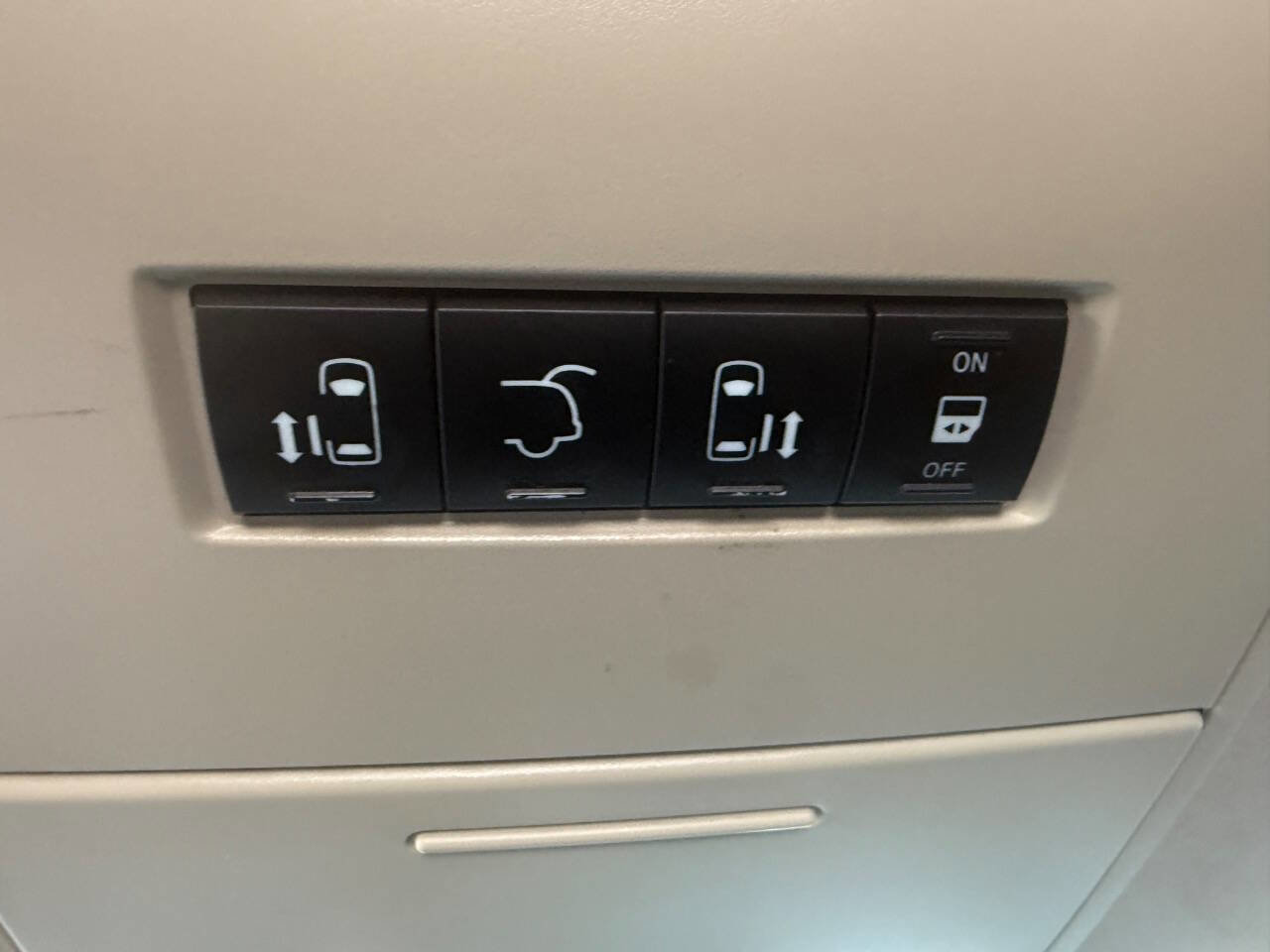 Used 2014 Dodge Grand Caravan SXT FWD image 22