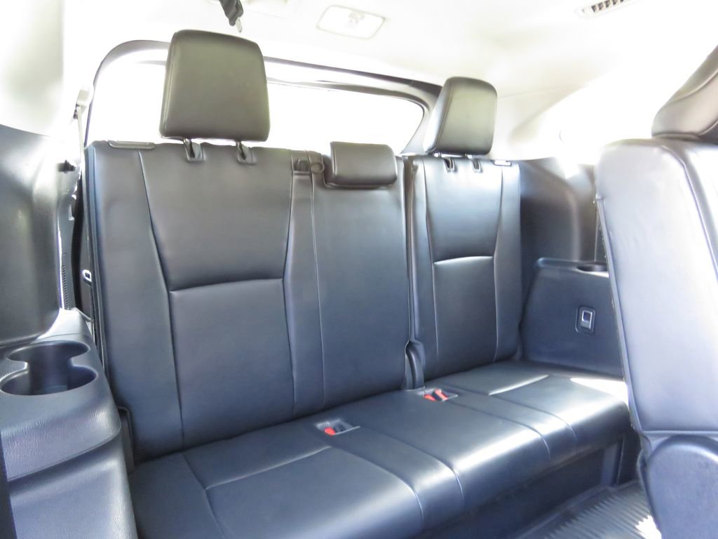 Used 2020 Toyota Highlander XLE AWD/4WD image 17