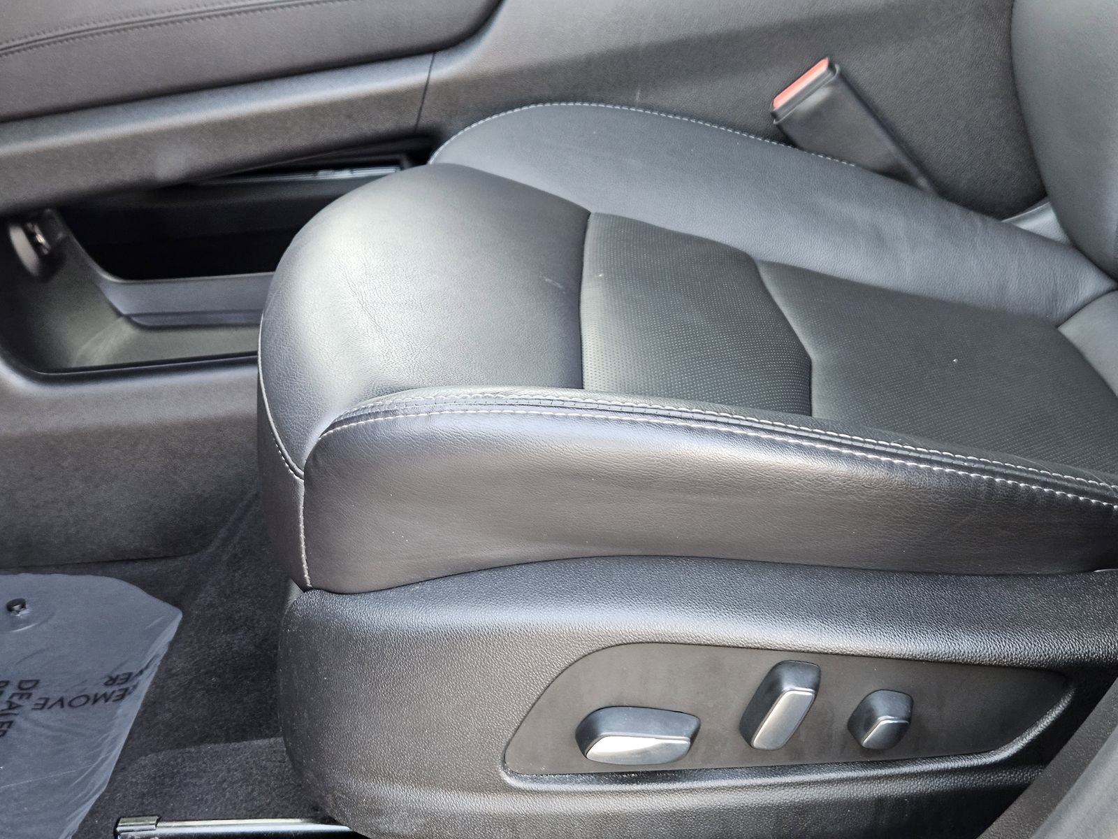 Used 2025 Cadillac XT5 Premium Luxury image 32