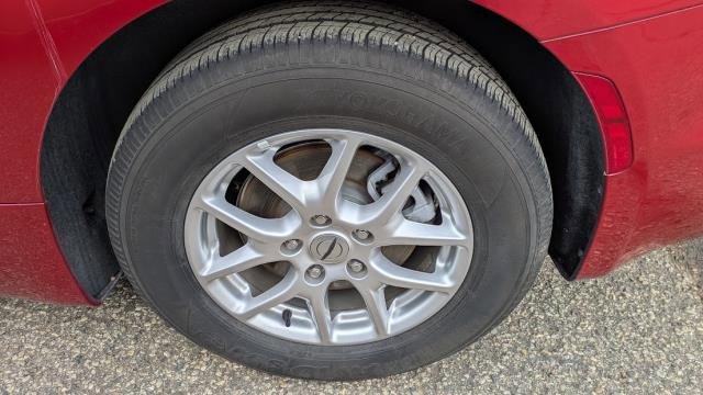 Used 2025 Chrysler Pacifica Select image 25