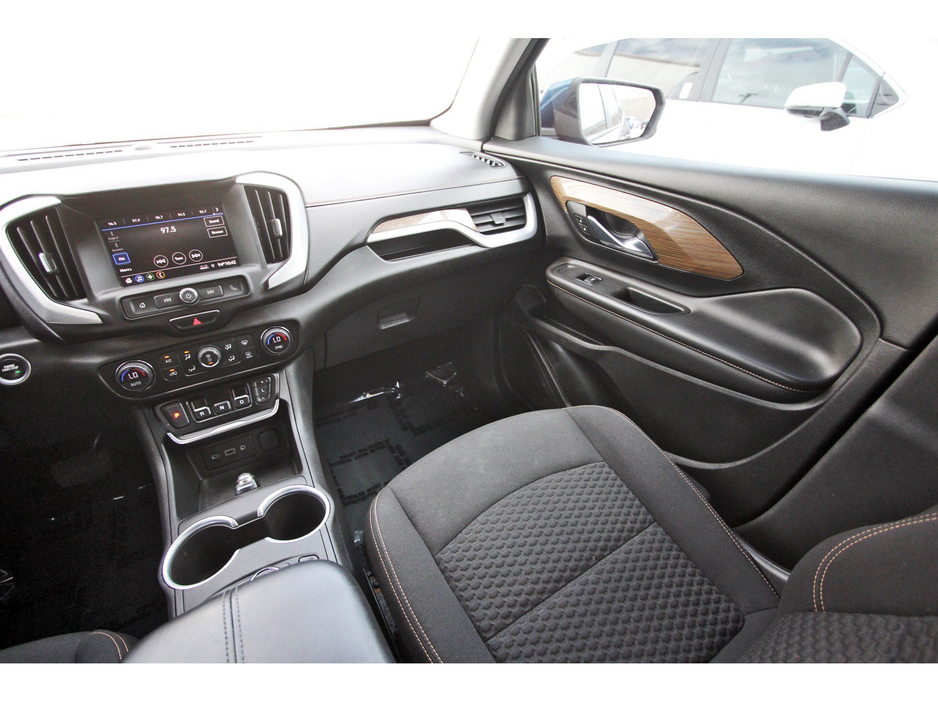 Used 2021 GMC Terrain SLE w/ Driver Convenience Package FWD image 12