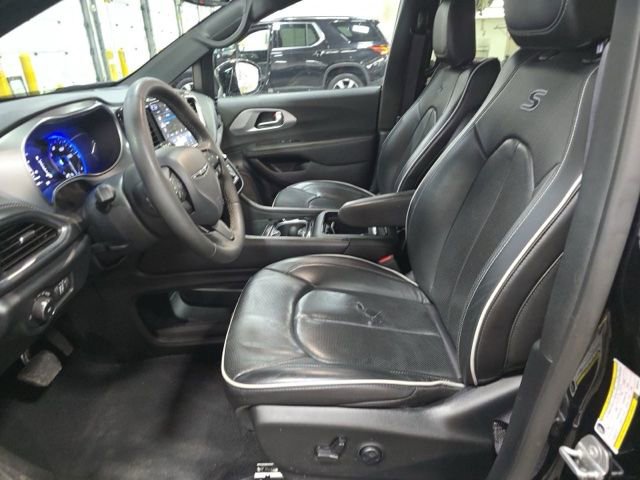 Used 2025 Chrysler Pacifica Limited FWD image 9