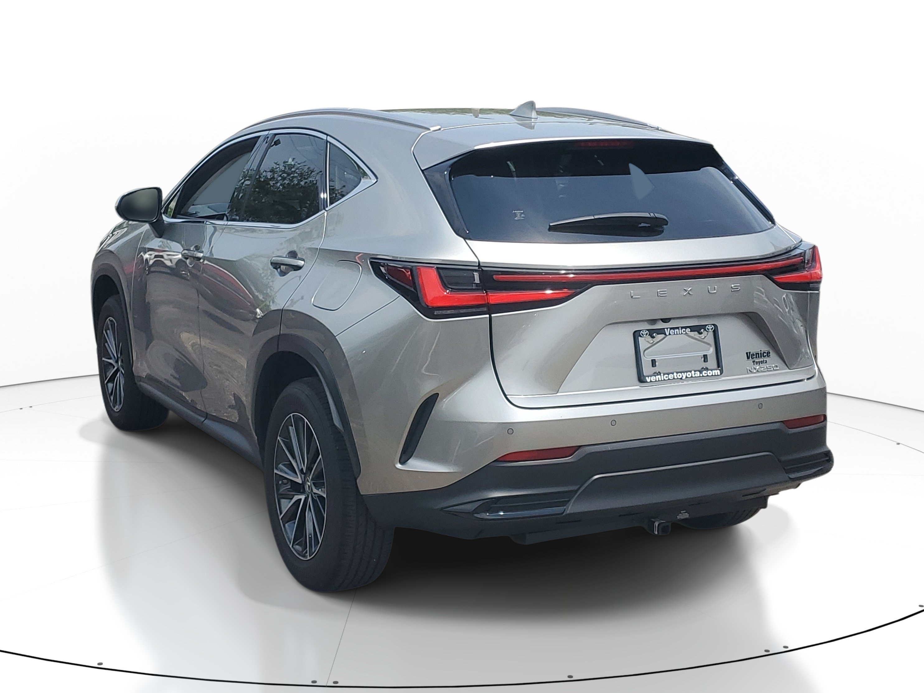 Used 2022 Lexus NX 250 FWD image 4