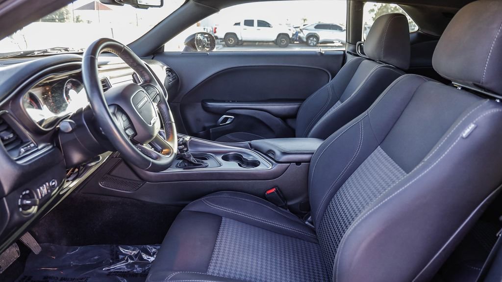 Used 2018 Dodge Challenger SXT image 18
