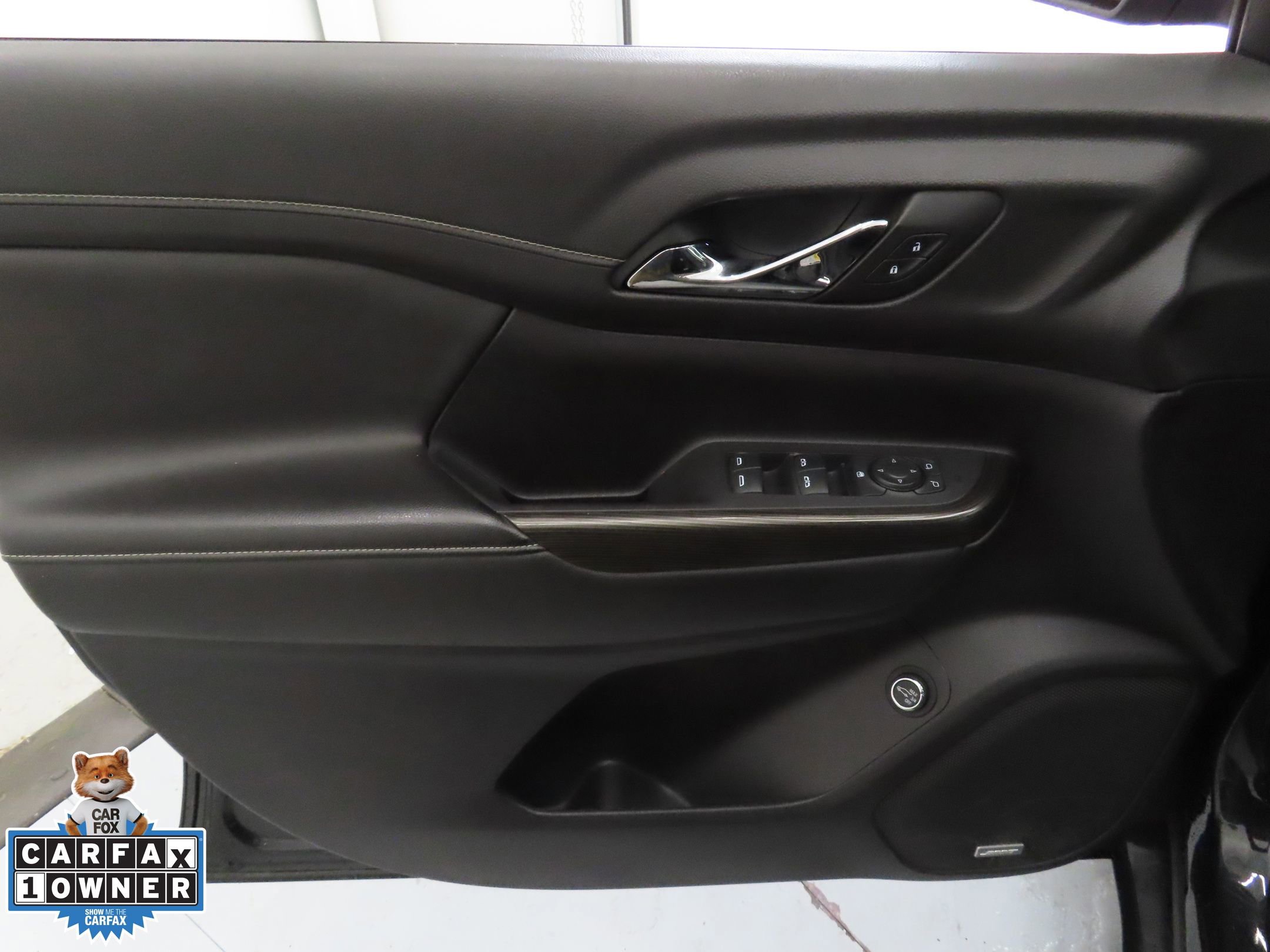 Used 2023 GMC Acadia SLT image 11