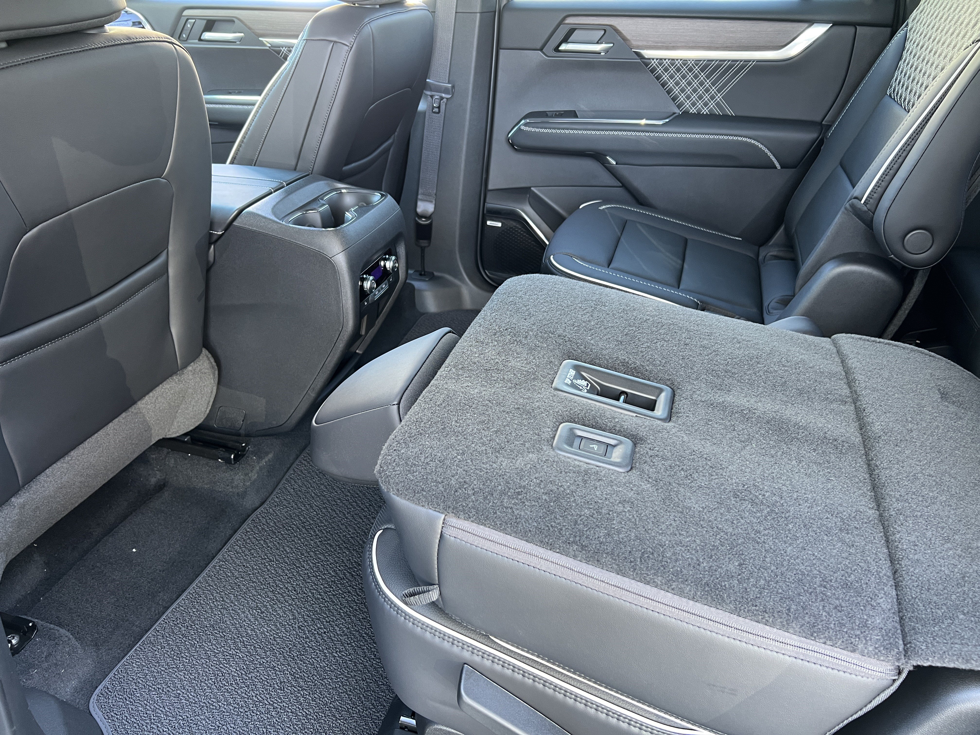 New 2026 GMC Acadia Denali w/ Super Cruise Package AWD/4WD image 18