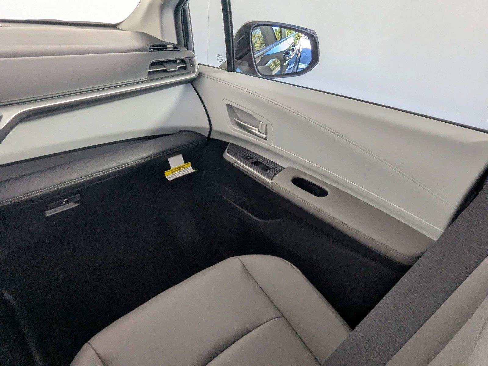 New 2026 Toyota Sienna XLE FWD image 28