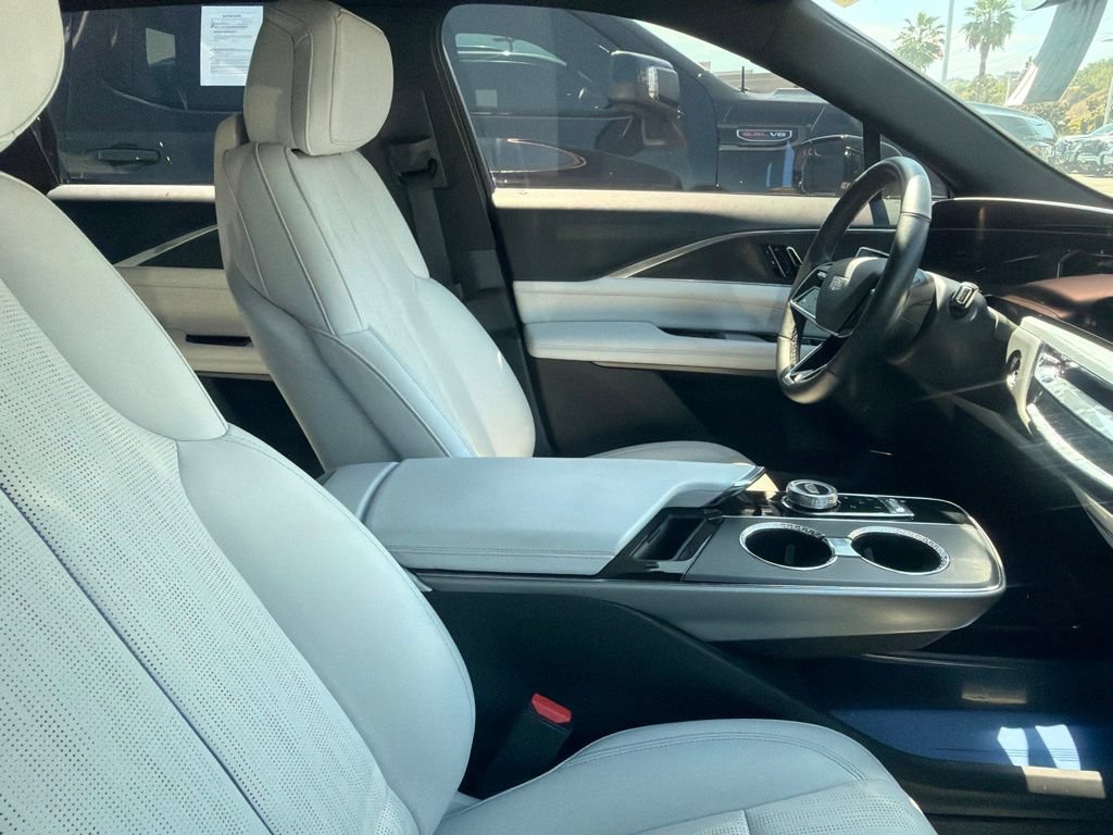 Used 2024 Cadillac Lyriq Sport RWD image 9