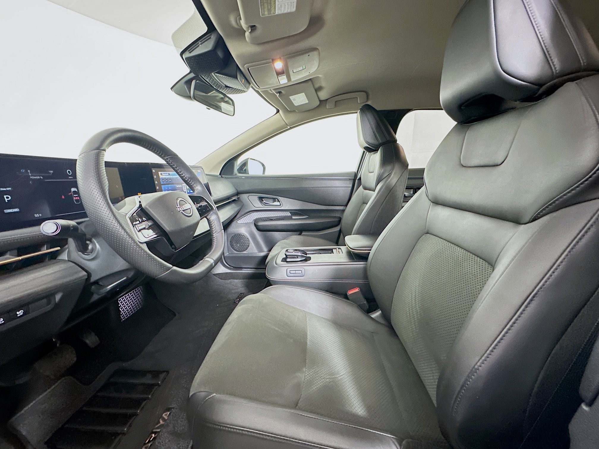 Used 2023 Nissan Ariya AWD image 13