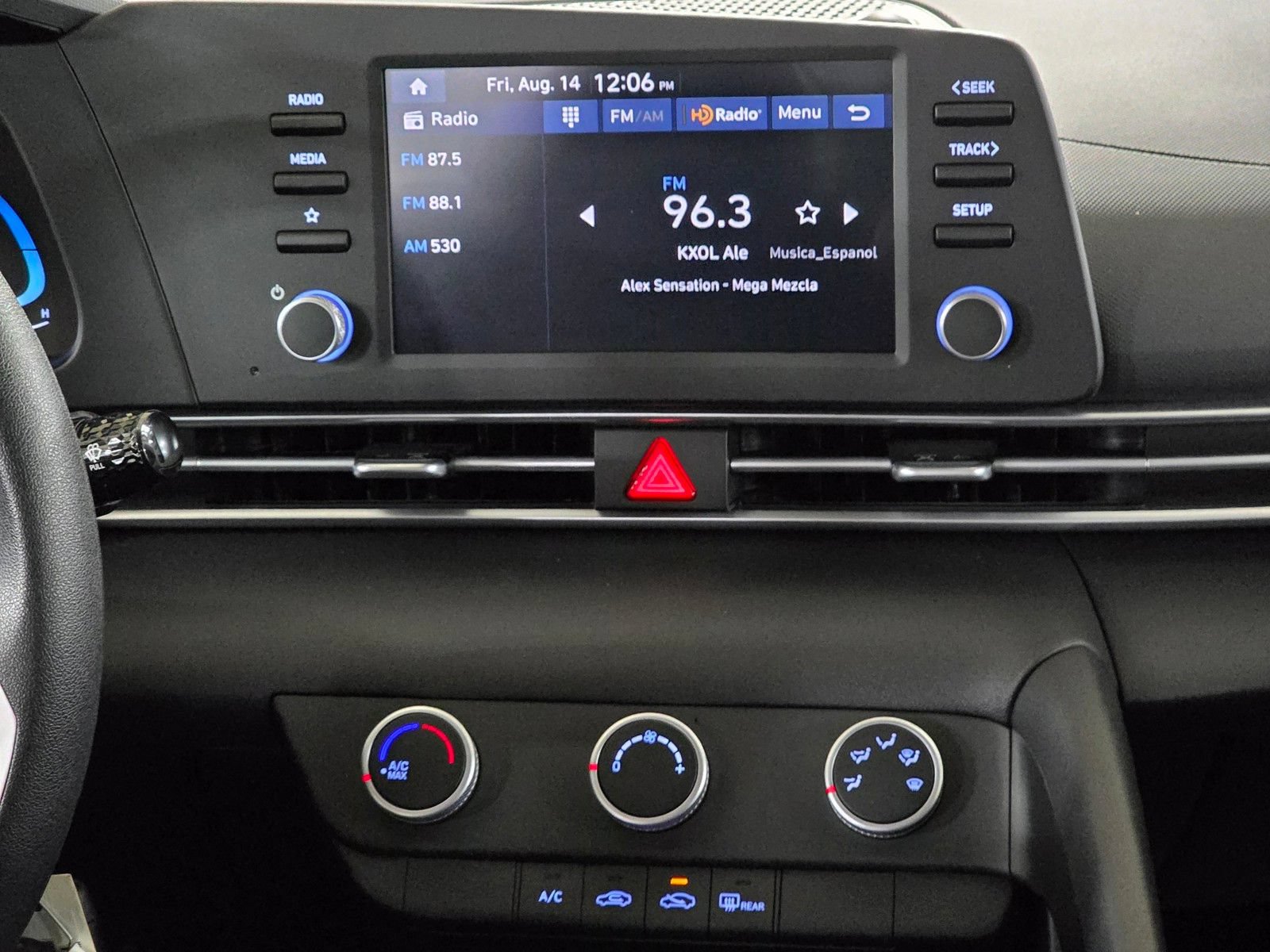Used 2026 Hyundai Elantra SE FWD image 25