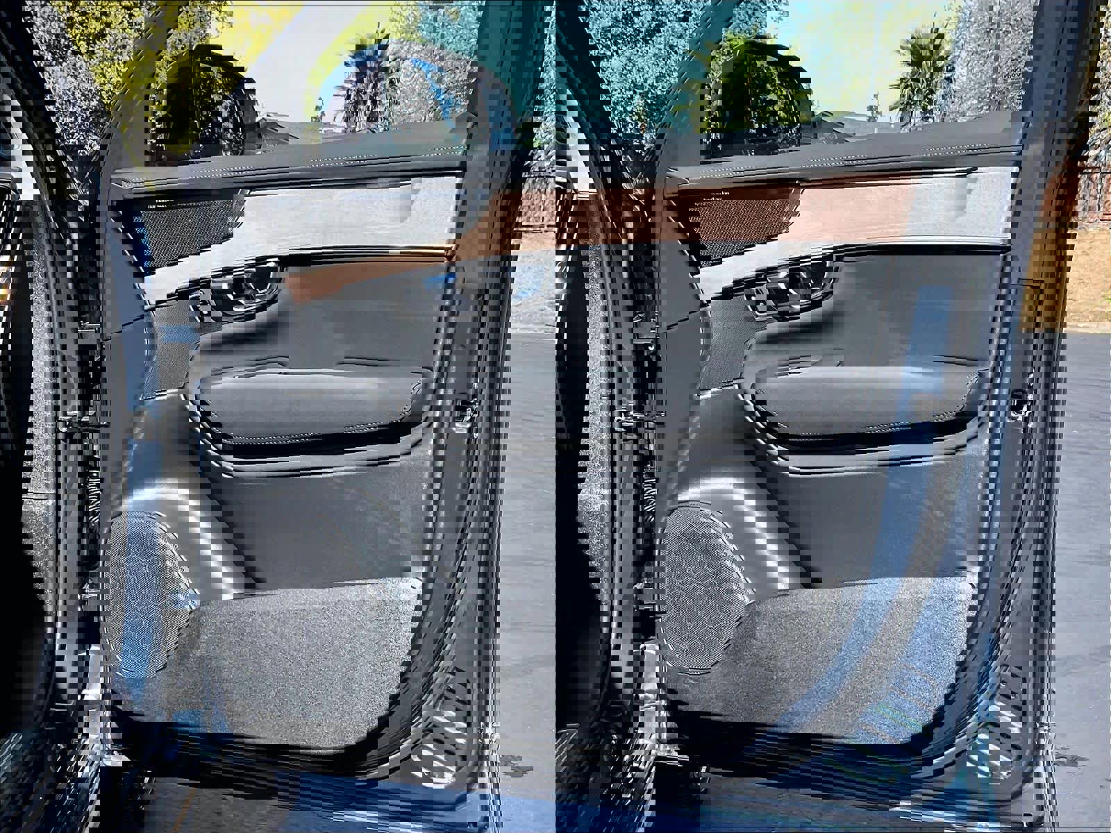 Used 2026 Volvo XC90 B6 Plus w/ Protection Package image 27