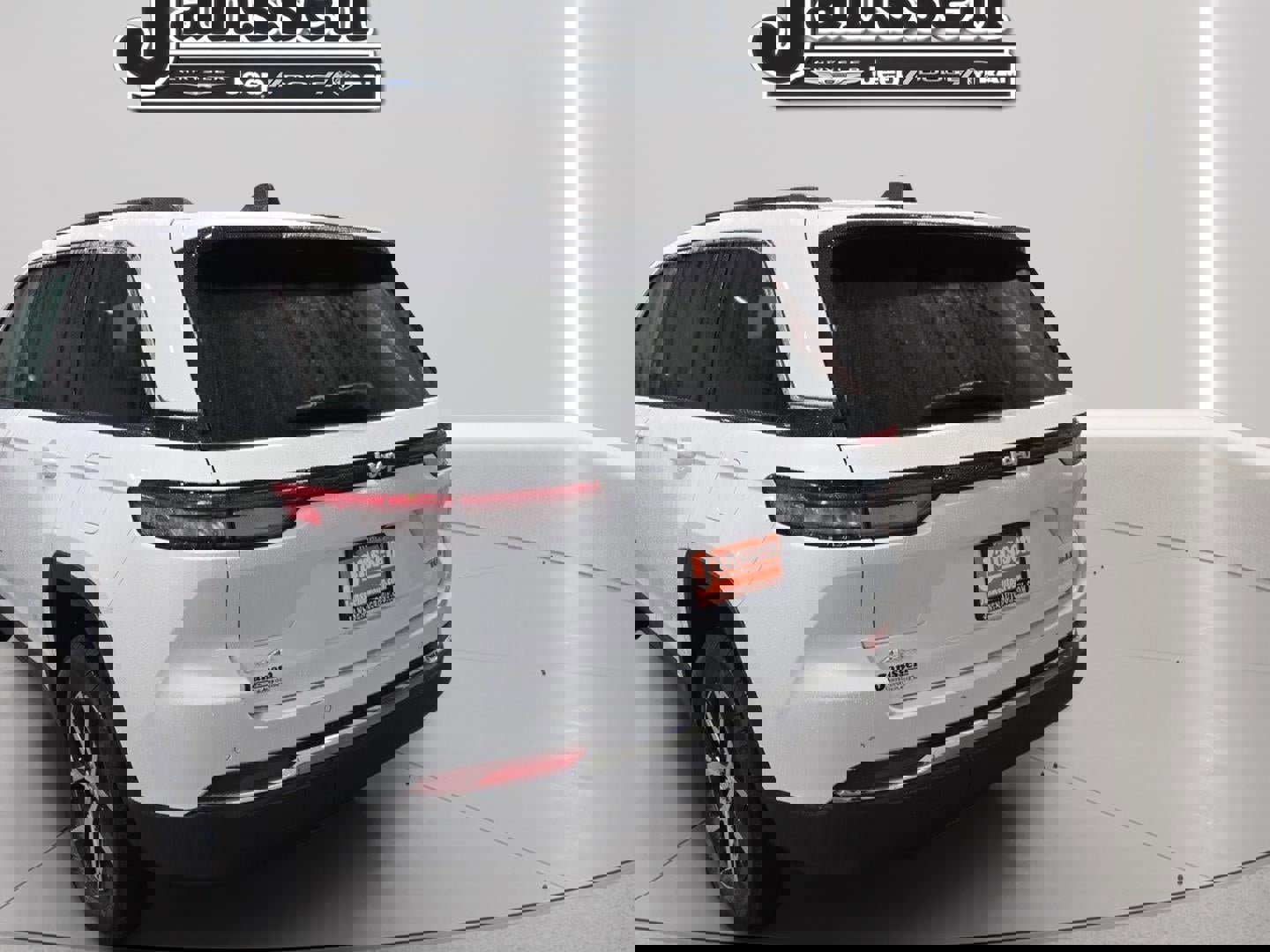 Used 2024 Jeep Grand Cherokee Limited image 4