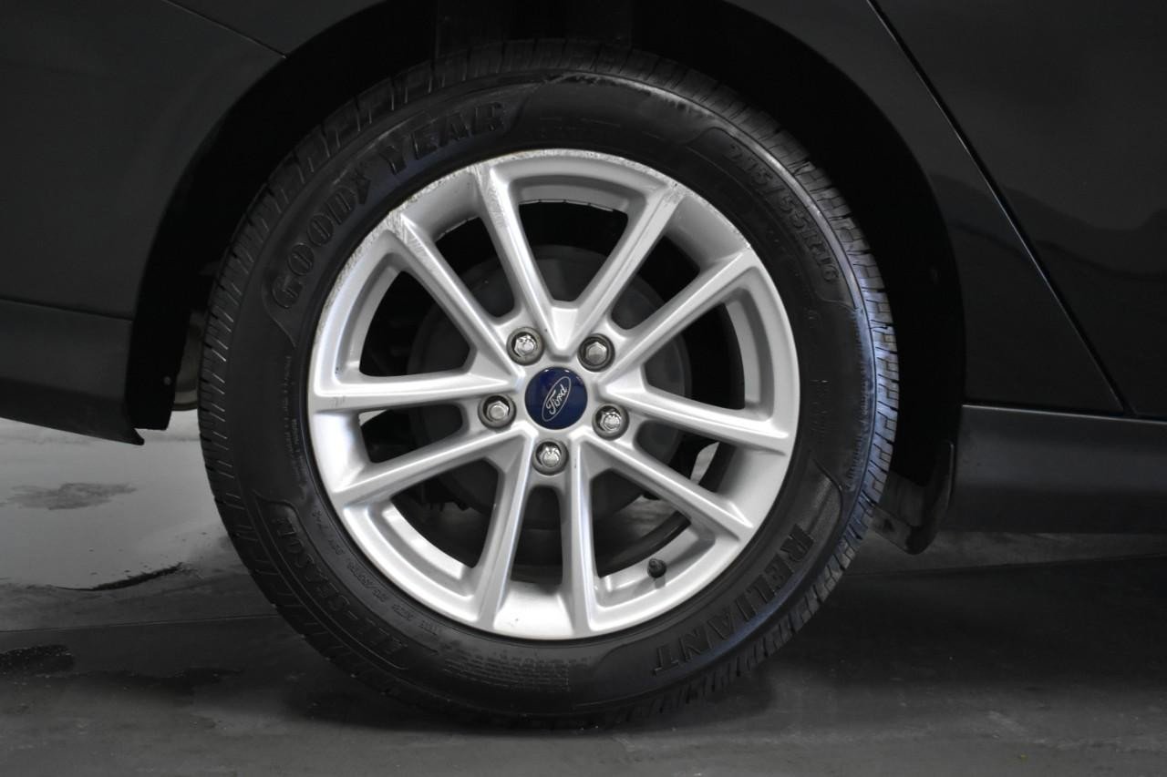 Used 2017 Ford Focus SE image 17