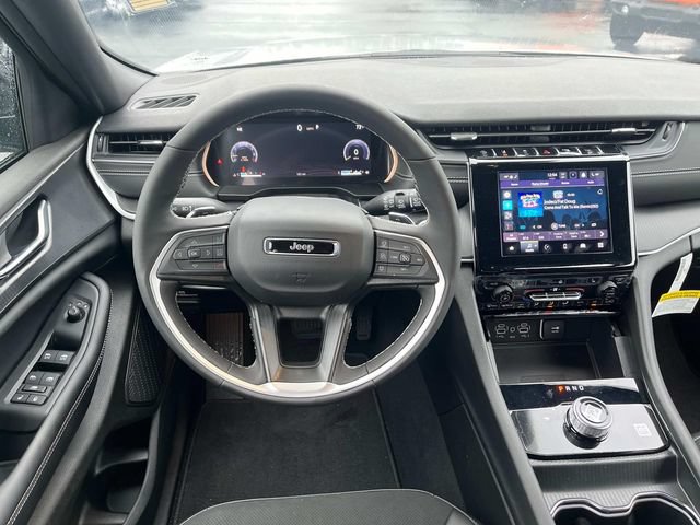 New 2025 Jeep Grand Cherokee Altitude AWD/4WD image 11