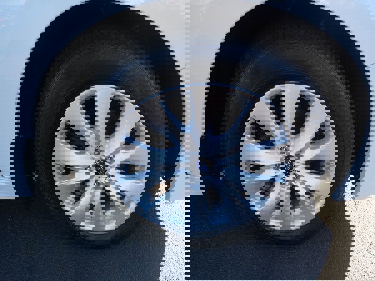 Used 2017 Subaru Legacy 2.5i Premium w/ Moonroof Package image 33