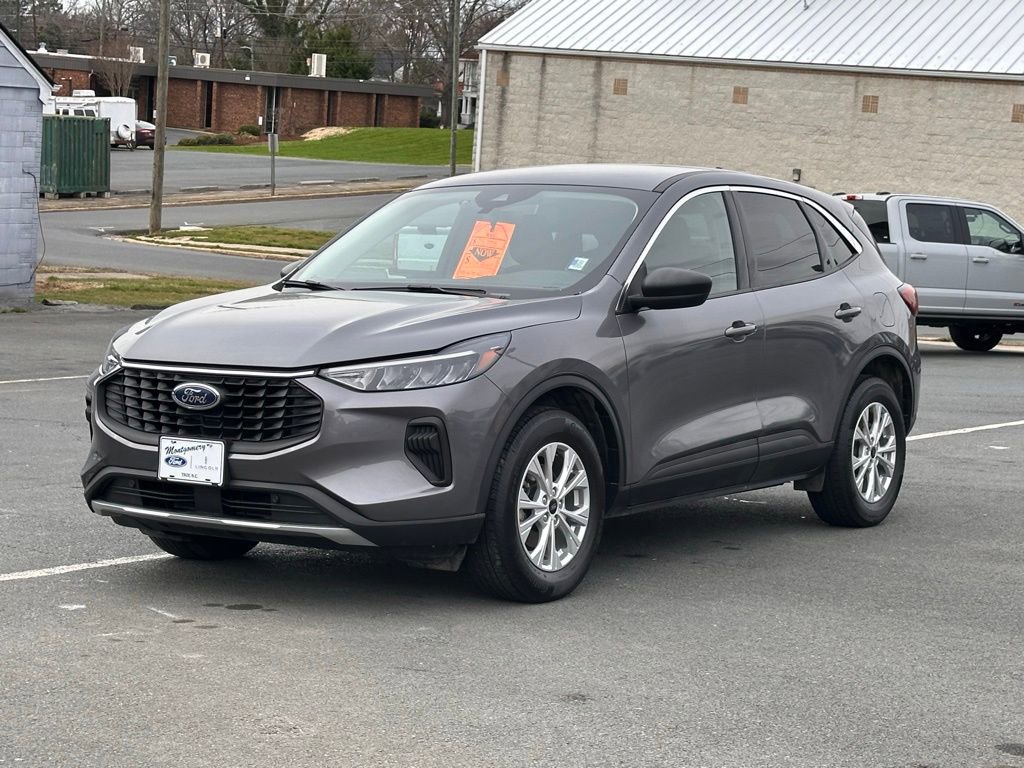 Used 2023 Ford Escape Active image 2