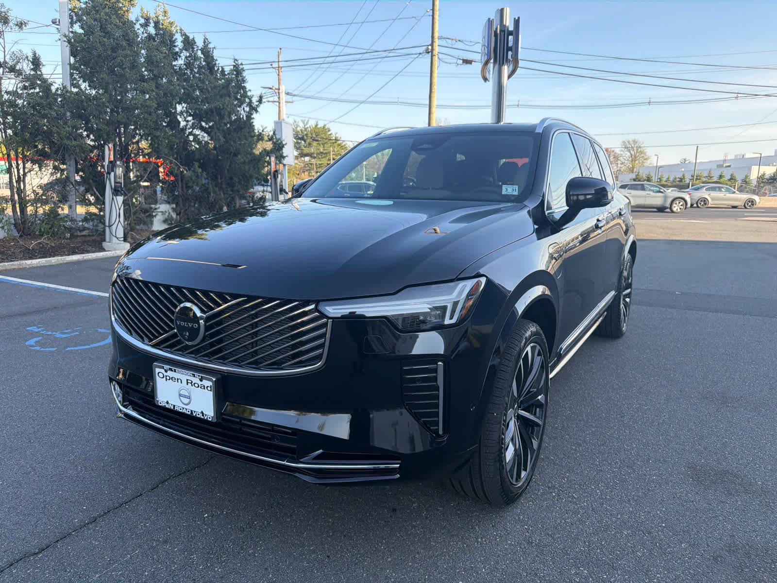 Used 2026 Volvo XC90 T8 Plus w/ Protection Package Premier image 3