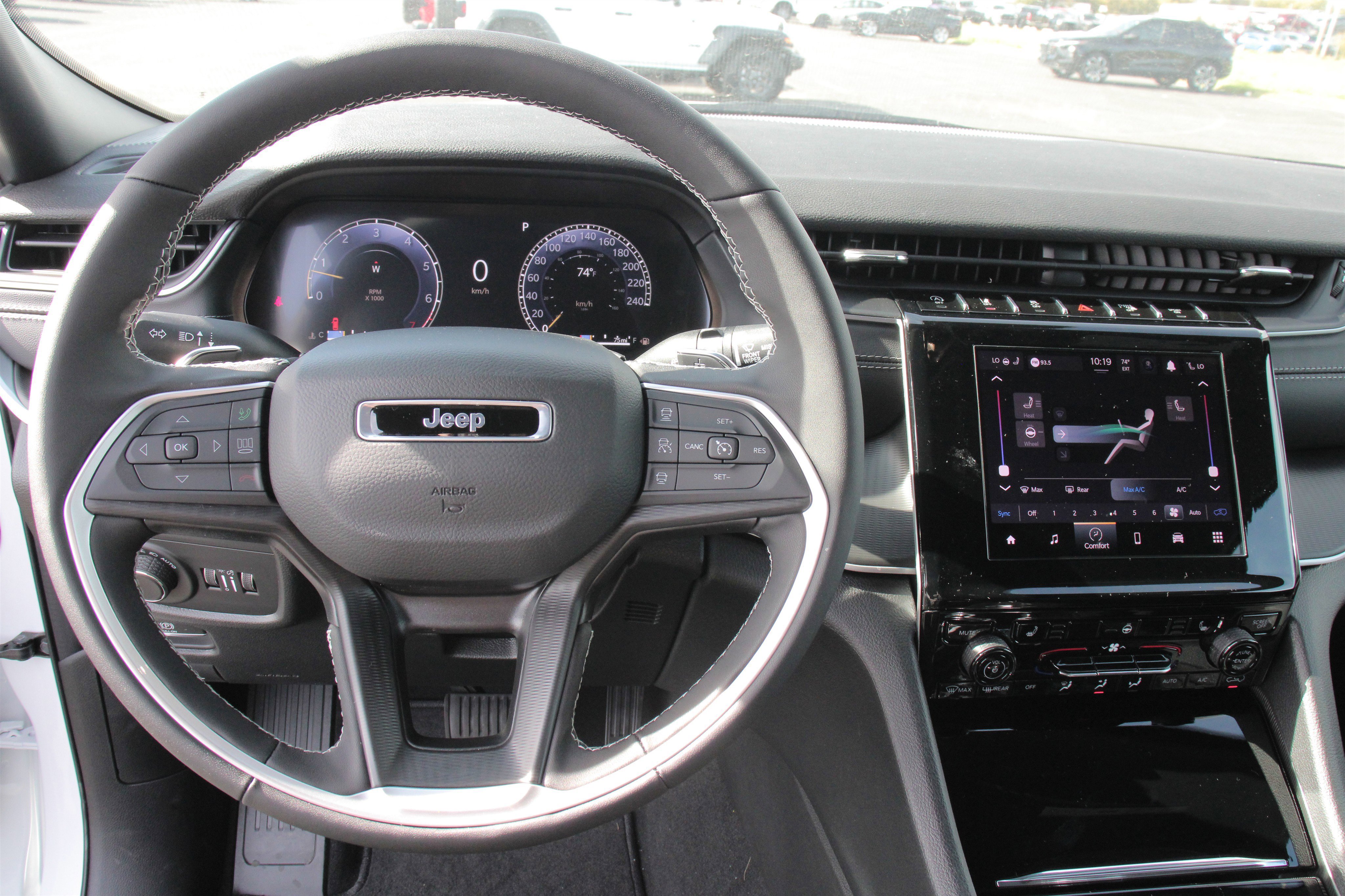 New 2025 Jeep Grand Cherokee Laredo w/ Luxury Tech Group I image 8