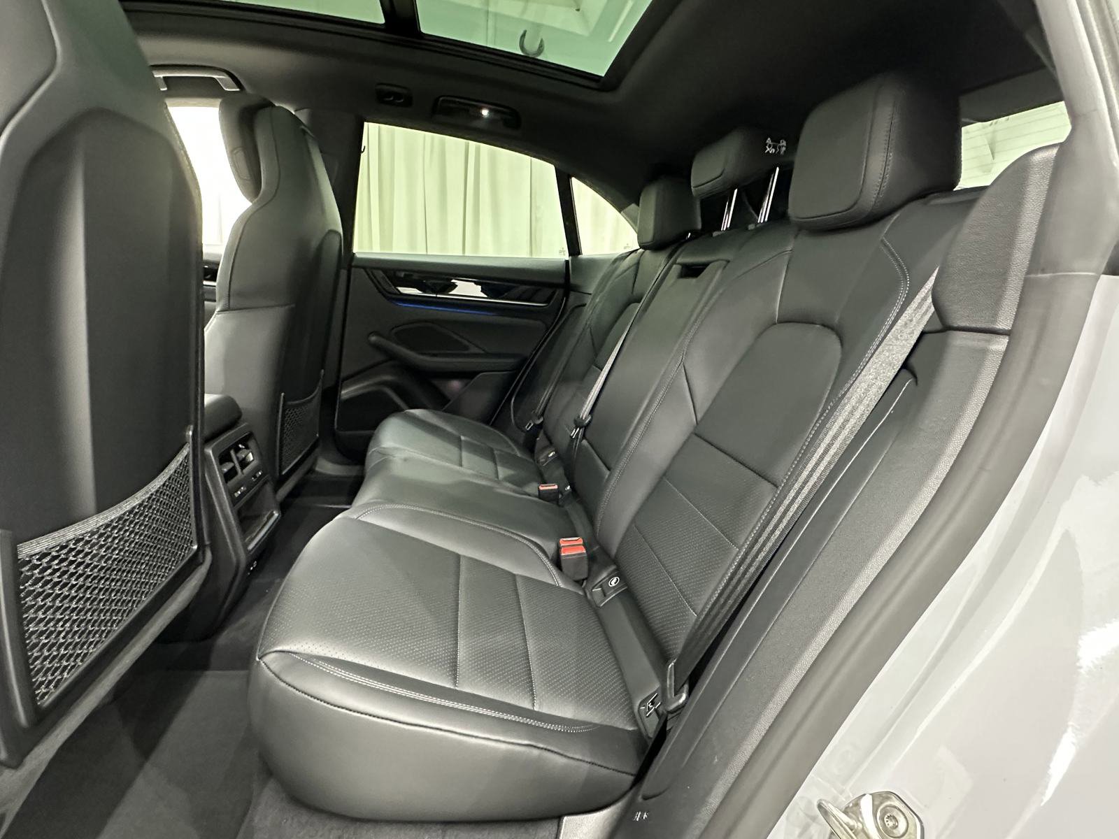 Certified 2025 Porsche Macan Electric image 20