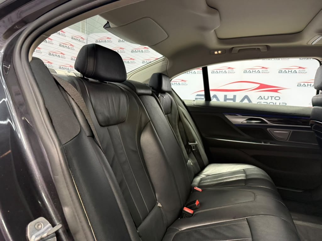 Used 2020 BMW 740i xDrive w/ Cold Weather Package AWD/4WD image 47