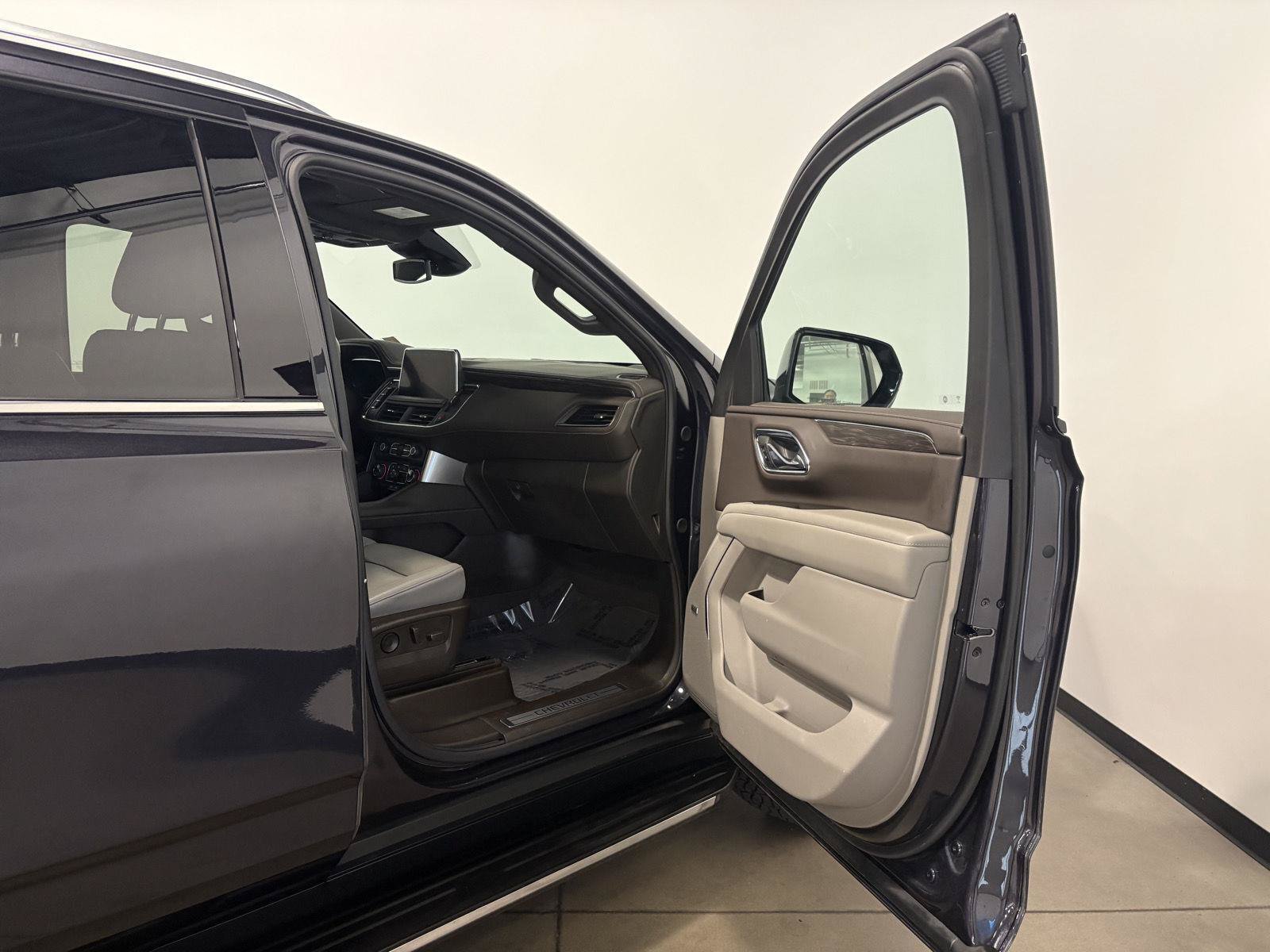 Used 2024 Chevrolet Tahoe LT w/ LT Signature Package AWD/4WD image 47