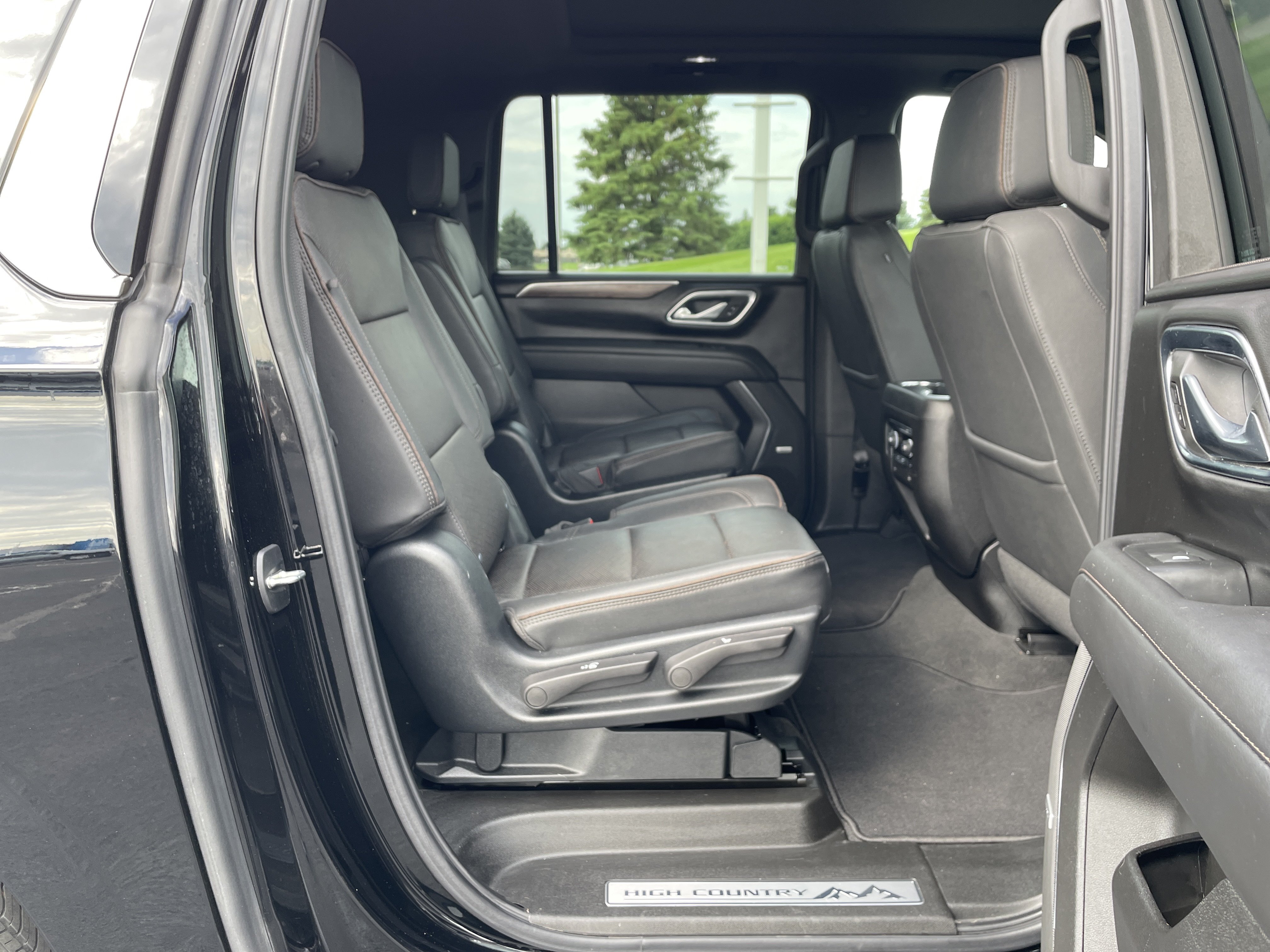 Used 2023 Chevrolet Suburban High Country AWD/4WD image 25