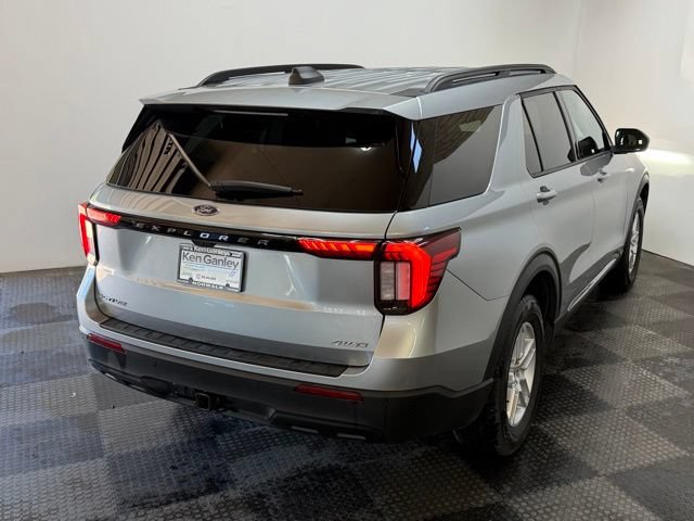Used 2025 Ford Explorer Active AWD/4WD image 10