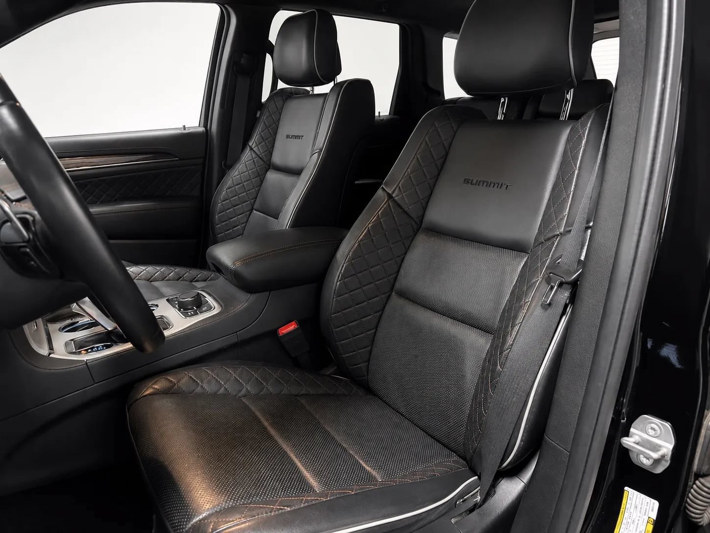 Used 2019 Jeep Grand Cherokee Summit AWD/4WD image 11