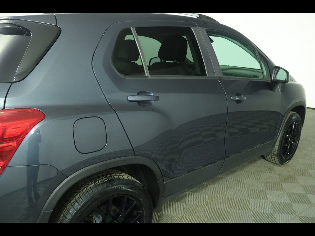 Used 2021 Chevrolet Trax LT w/ Sport Edition image 17