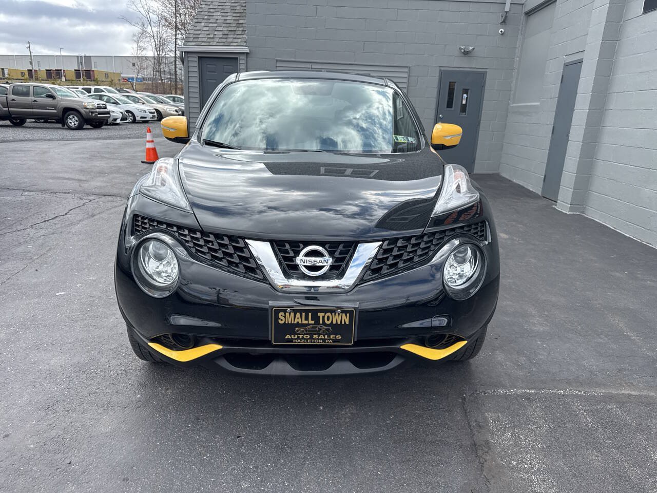 Used 2016 Nissan Juke SV AWD/4WD image 2