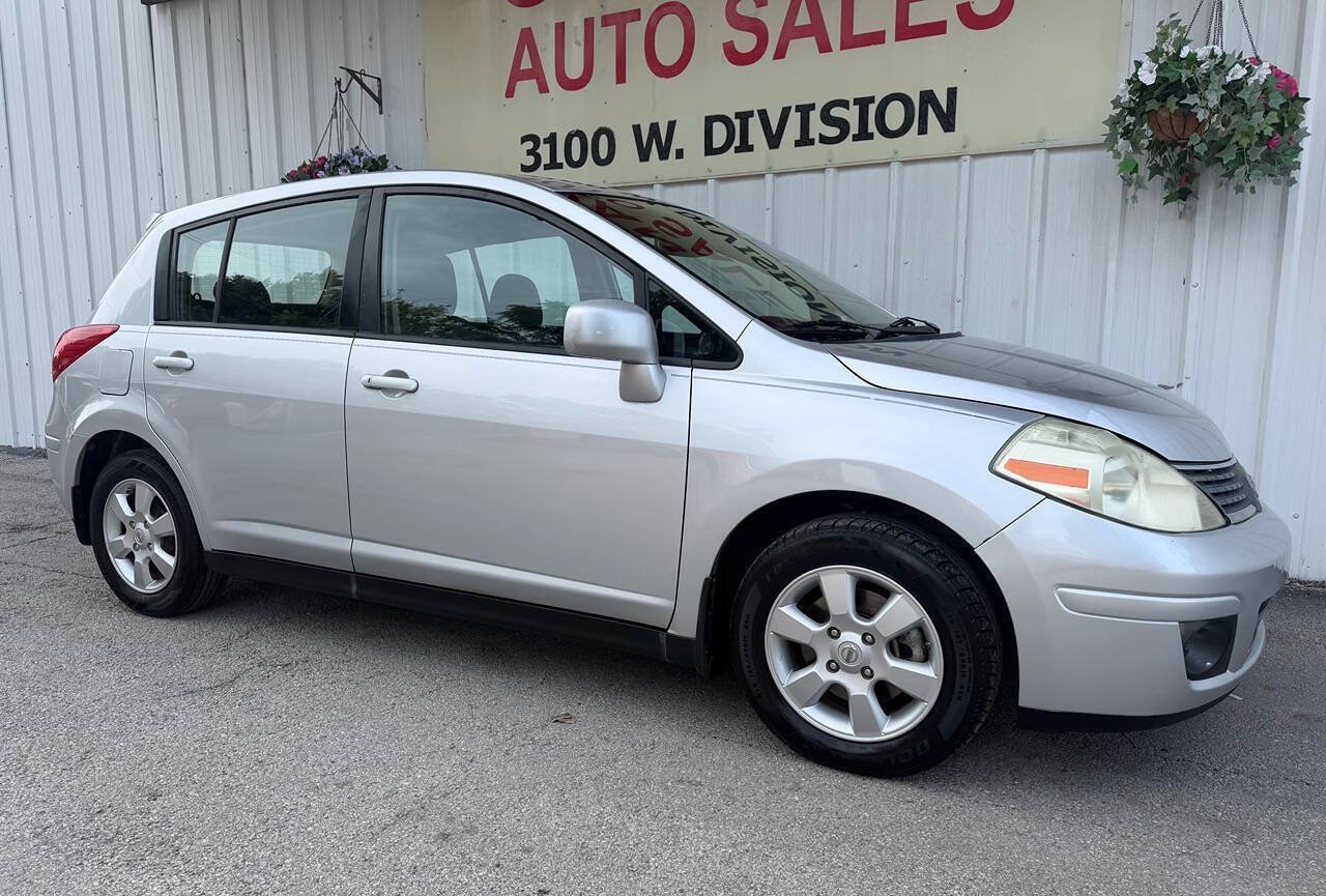 Used 2009 Nissan Versa Hatchback w/ Convenience Pkg FWD image 2