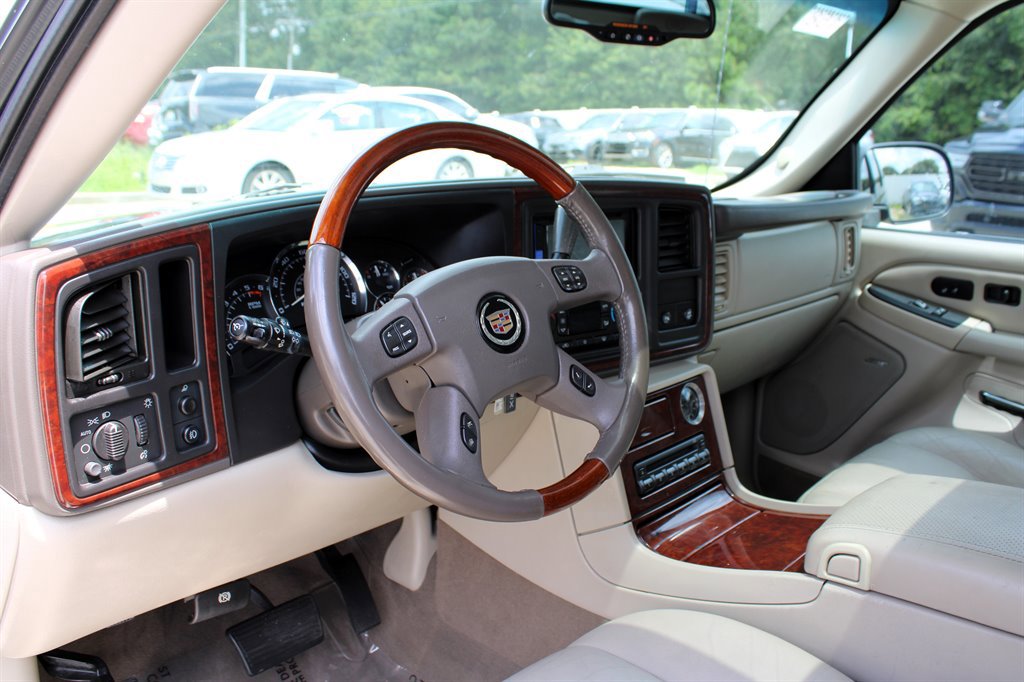 Used 2006 Cadillac Escalade EXT image 23