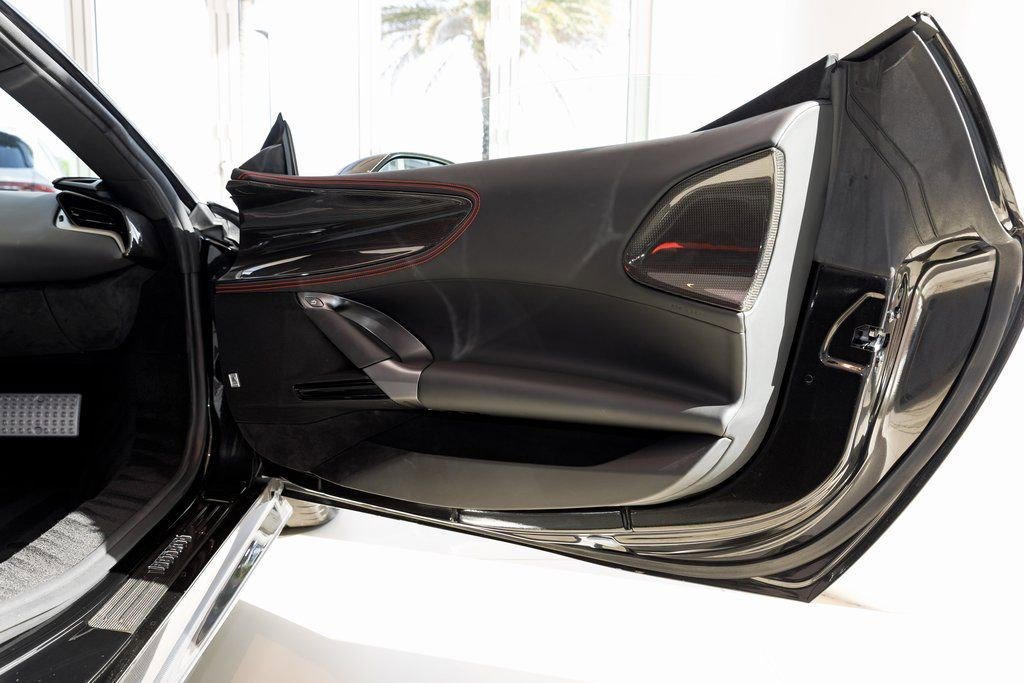 Used 2022 Ferrari SF90 Spider image 40