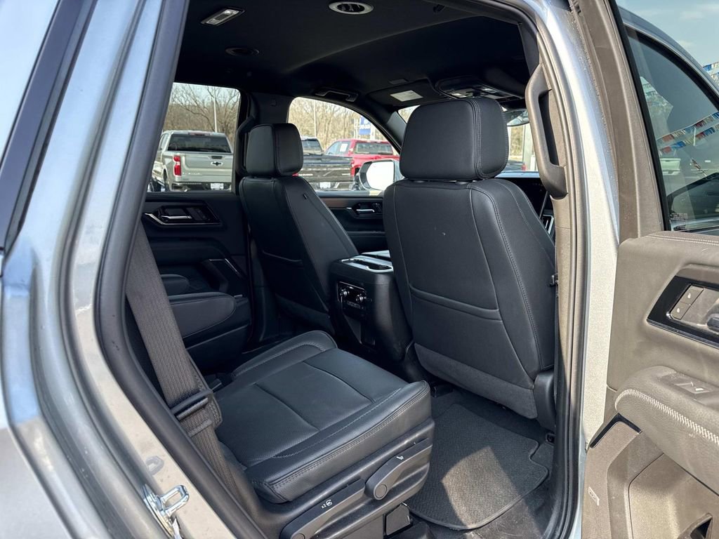 Used 2025 GMC Yukon Denali AWD/4WD image 27