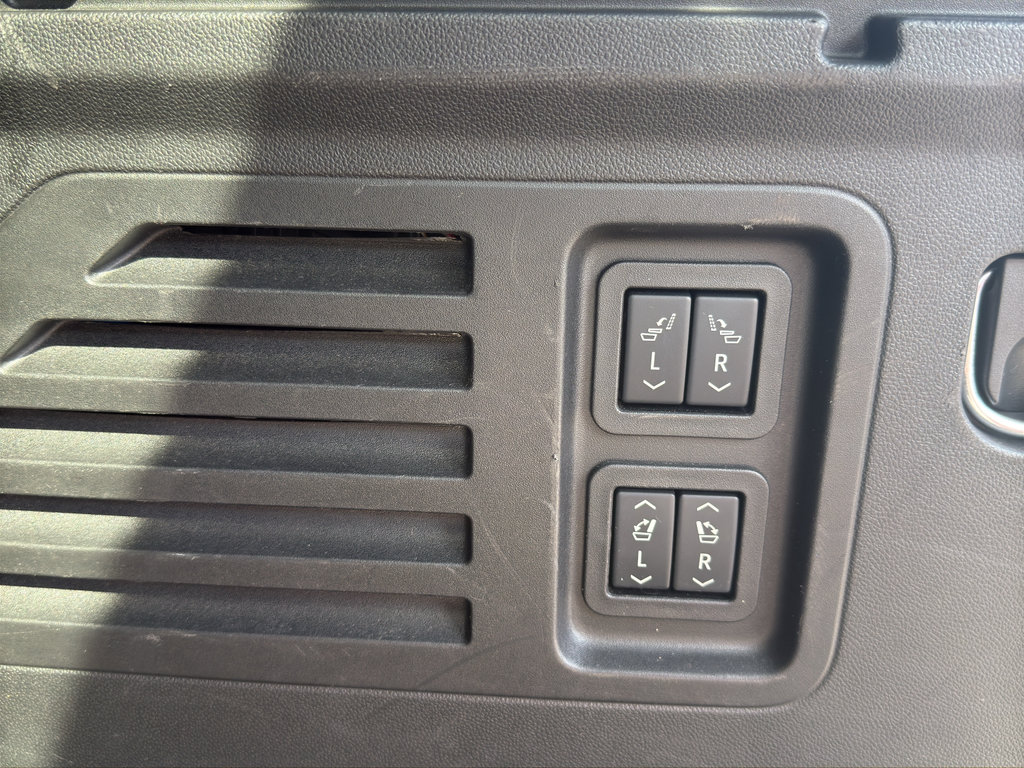 Used 2025 Chevrolet Traverse High Country image 9