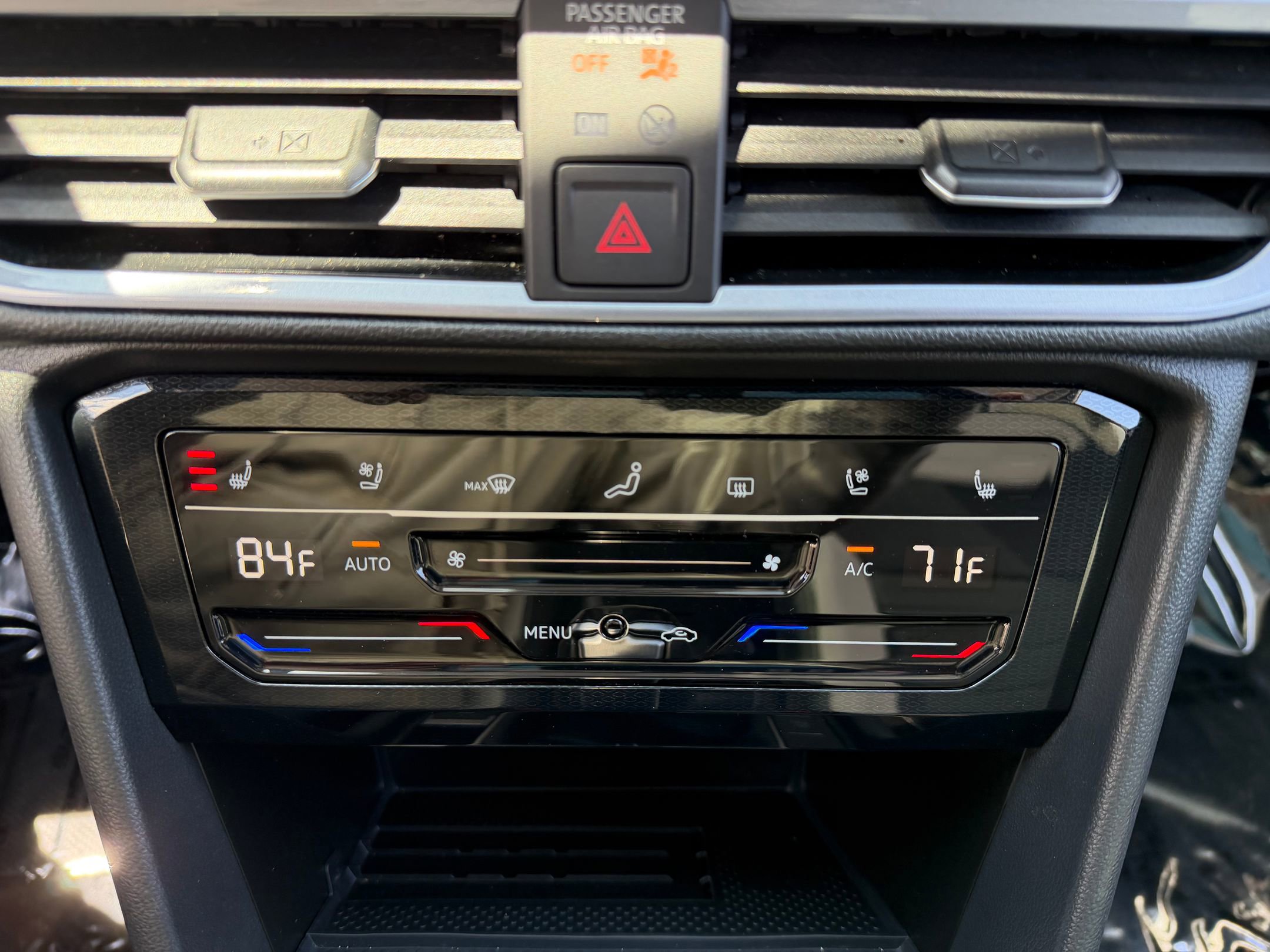 Used 2025 Volkswagen Taos SEL AWD/4WD image 29